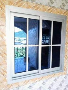 fenêtre sur mesure à Guyans-Durnes